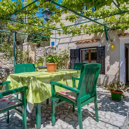 Gostinjska kuća House Nona 3*